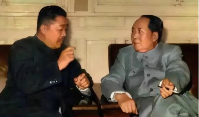 1954年，贺龙调任国家副总理。有一次，贺龙去参加一个重要会议，毛主席和贺龙两人