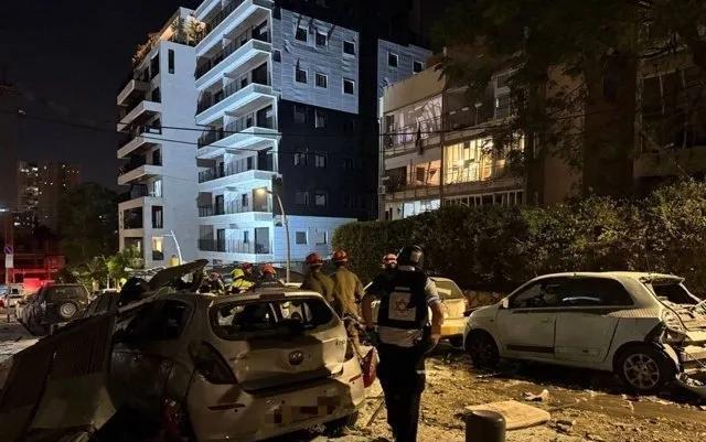 伊朗反击！据以色列媒体第9频道等报道，伊朗共向以色列发射了300多枚弹道导弹。数