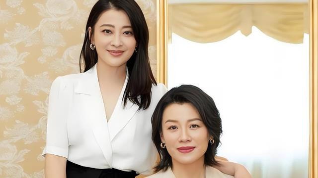 她本是被导演喊来临时救场，却意外爆红，如今51岁依然片约不断