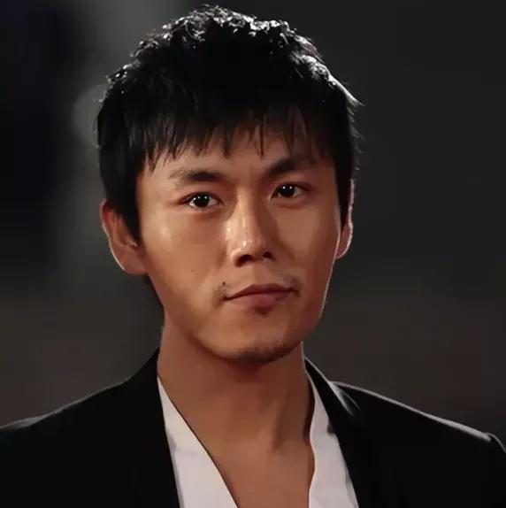 难道只有我一个人觉得？
但凡是秦昊出演的电视剧。
无论他演的是好人还是大反派，他