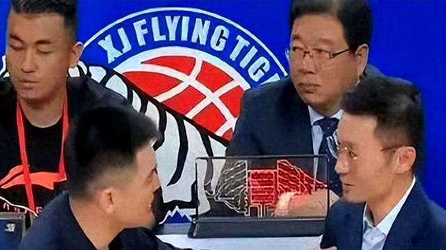 卫冕冠军率先进四强！赛后主帅发言被狂赞 广东网友艾特杜锋来学习