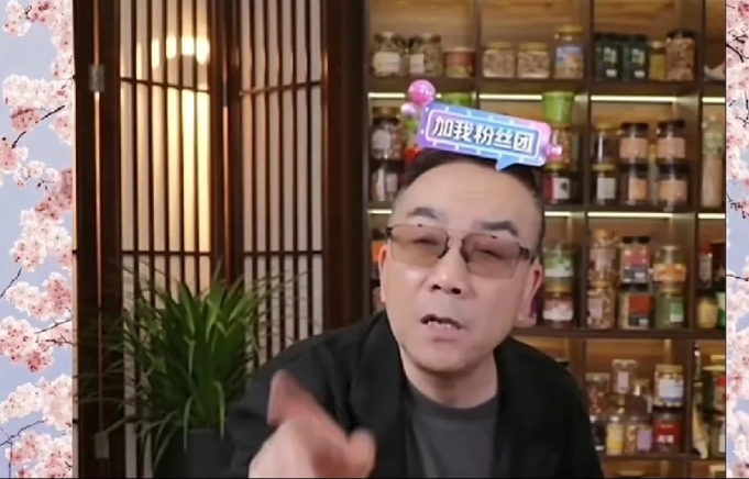 杨议摆知礼金已经二十万，5.18开销全齐了。

       直播间里杨议宣布，
