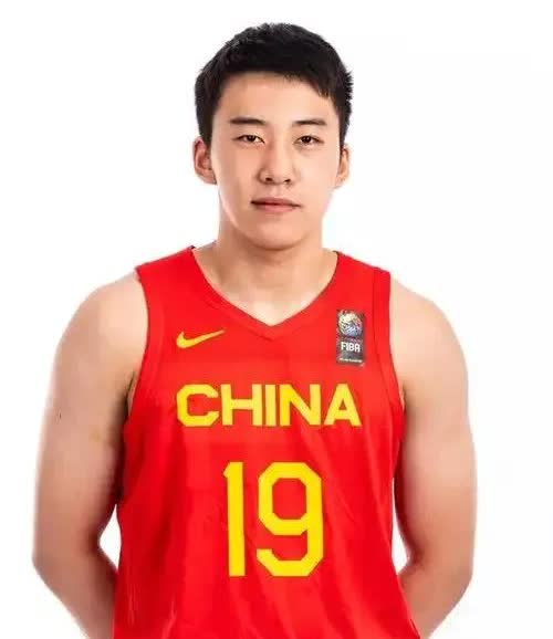中国男篮90:70大胜半主力阵容的波黑队，三个看点

1、如果非要抛开21中