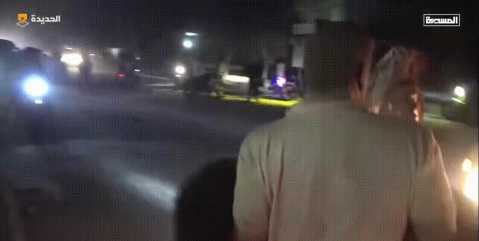 【美军持续轰炸也门】
    四月8日晚，美军再次对胡塞武装控制下的荷台达省、阿