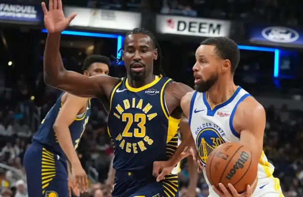 还是缺后卫领防人！
近两场，对面速度快的小后卫都爆了，勇士没人能防。开赛赢的球，