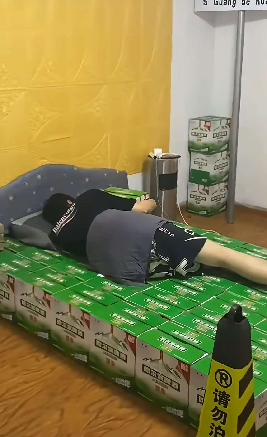 一回到家就躺床上，啥也不干。