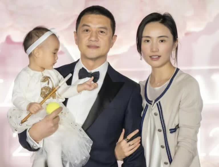 李亚鹏和第二任老婆离婚了？

李亚鹏之前就多次被传欠债，最近又有消息称他持股