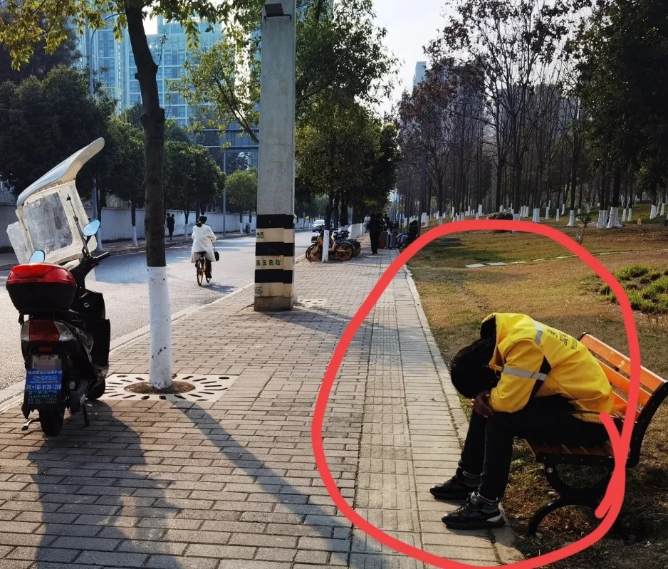 万万没想到
      深圳一哥们儿跑了几年外卖
          辛苦攒下了