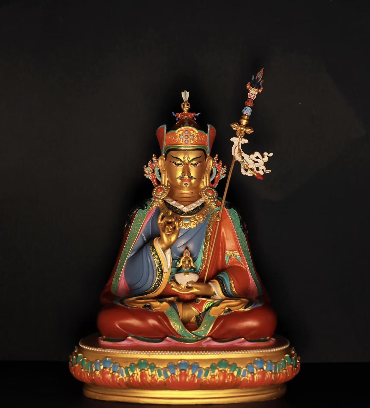唐卡与铜艺作品
莲花生大士