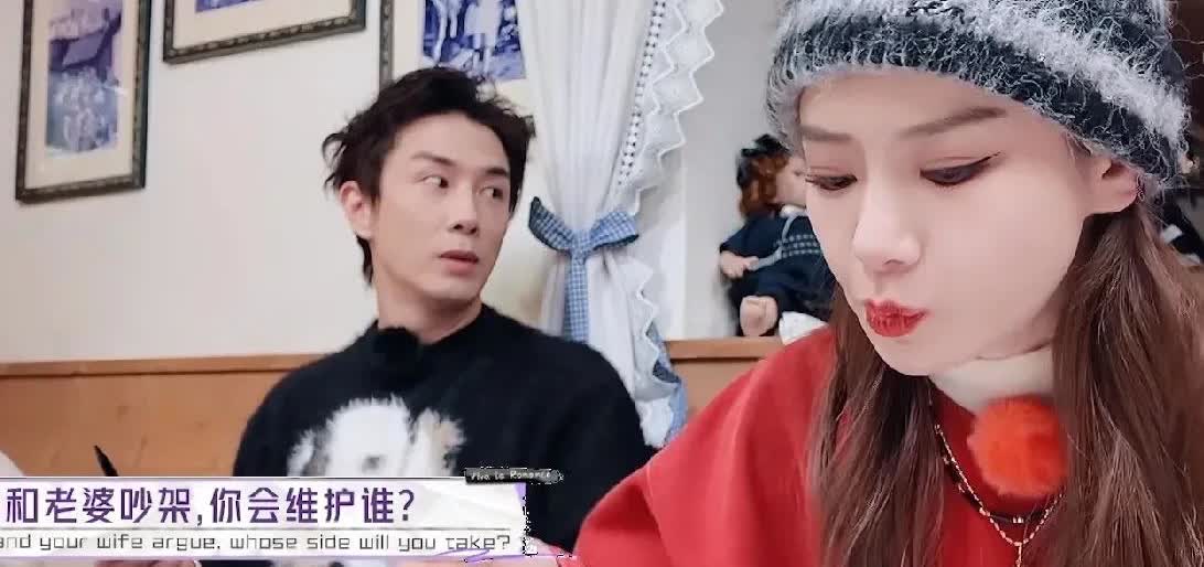 节目组问韩庚等人：“如果母亲和老婆吵架，你会维护谁？”李承铉：“我会维护我老婆，