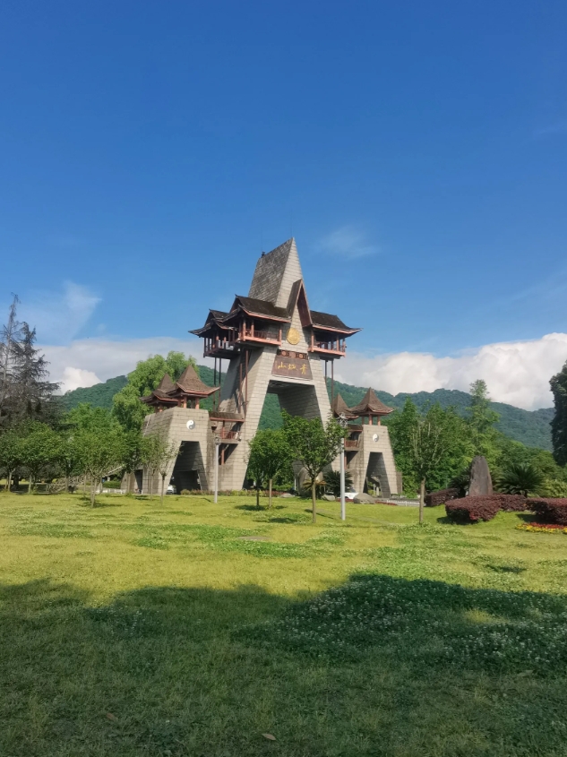 今天是成都旅居的第94天，终于弄明白了青城山民宿酒店内卷的原因了，不是他们内卷，