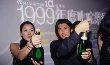 19岁的谢霆锋和30岁的王菲。 ​​​