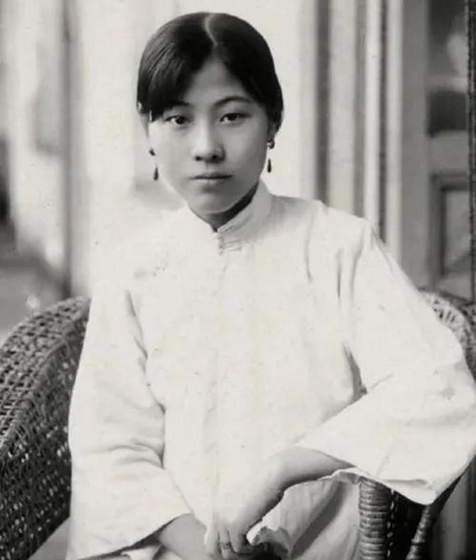 1974年的台湾，一个90岁的老人迎娶了17岁的少女，这事儿听起来就够玄乎。老人