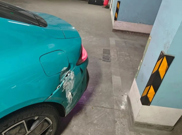 小米智驾撞墙或许并不是坏事，这件事告诉我们三个道理。
第一，不能过分依赖智驾。