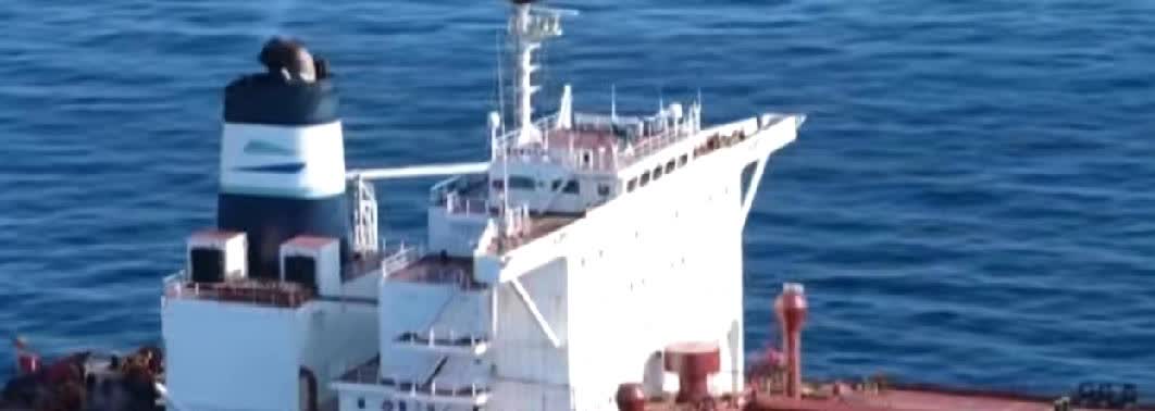 法国扣押“影子油轮”的说法有漏洞，可能法国说了谎。
法国表示他们扣押的“影子油