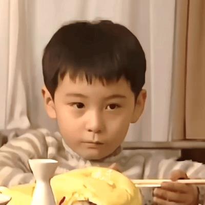 这才是从童年到成年没有长残的典范！
陈星旭 29 岁，身高 186cm。
一直觉
