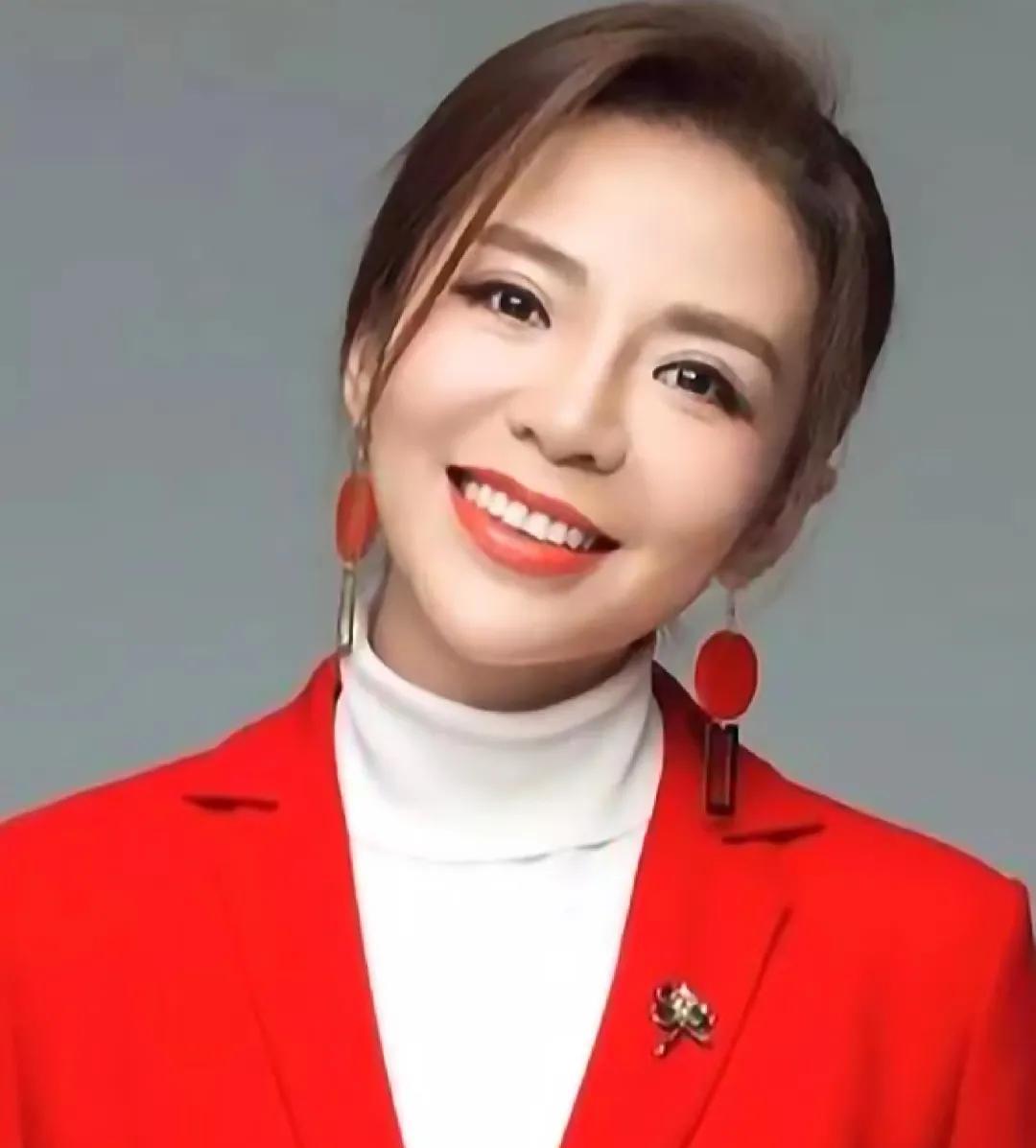 为什么主持人朱迅救人被说是作秀
真的不能接受
难道是因为大家都冷漠太久，对于这种