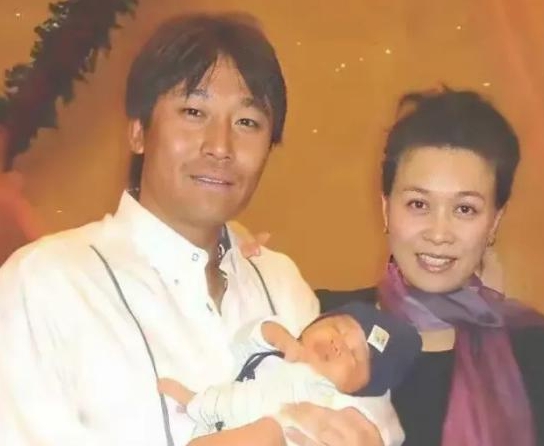 一天，那英的女儿对哥哥高兴说:“我是那英和孟桐的孩子，所以我姓孟，你为什么姓高呢