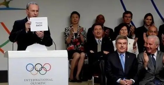 我们为什么不愿意在举办奥运会了？事情坏就坏在国际奥委会自身。当年的中国举办奥运会
