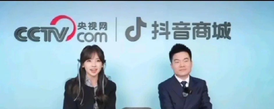 王冰冰口误董宇辉救场











怎么回事？央视主持人王冰冰竟然说错话