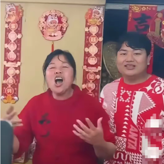 有件事看明白了

全红婵家人带货这么显眼，

不是他们多特殊，是别人家太安静。