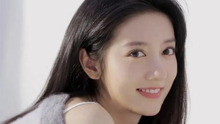 颜值与实力并存的“初恋脸”女神，为何却未能成功爆火出圈？