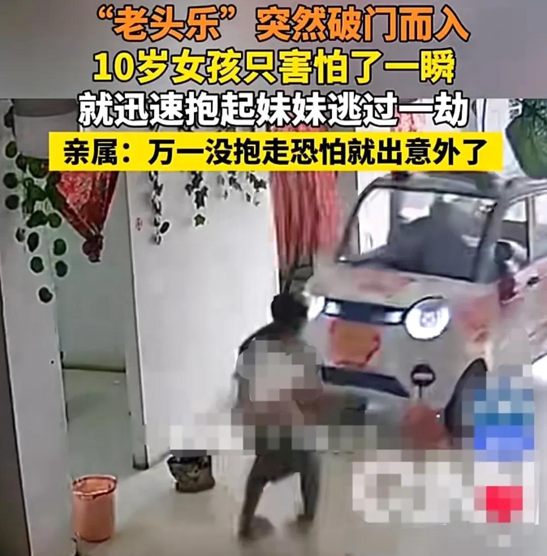 河南周口，一岁男孩正坐在，自己家饭店里的一个墙角玩耍。这时，一辆失控的老年代步车