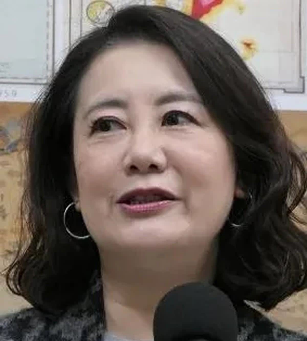 台湾省又出幺蛾子！两位陆配小微和恩绮因为发表支持武统的言论，直接被废止居留许可，
