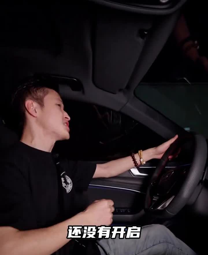 如果你奥迪的大灯还没有开启这个功能，那简直白瞎那么好的灯。很多车主都不知道，现款