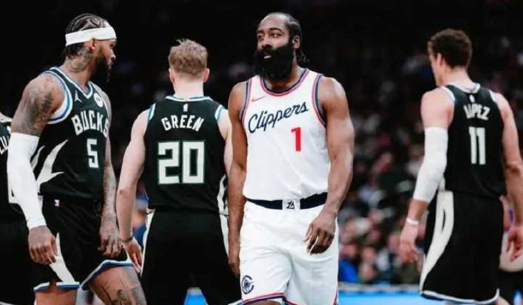 NBA连夜颁发杀人执照！背靠背飞行+提前开赛，雄鹿连夜上演高空求生真人秀