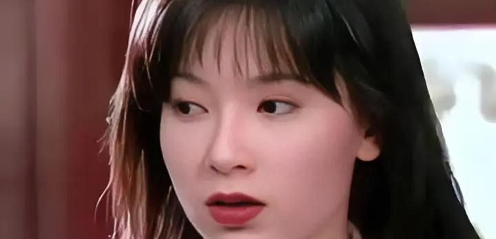 从无数人羡慕的名门千金，到遭全港笑话的“豪门荡妇”，她的经历，到底有多毁三观？