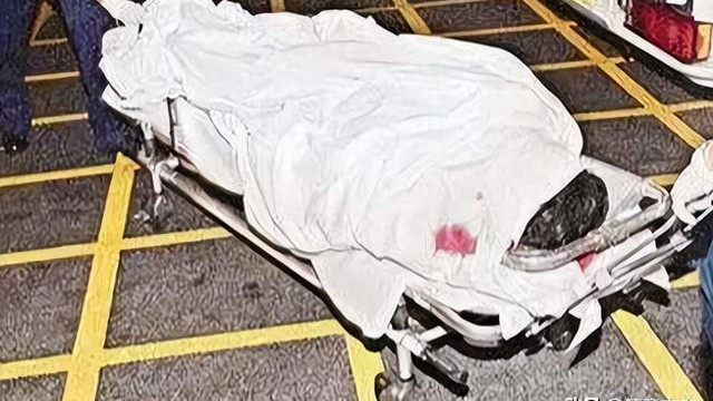 香港青衣邨发生双尸案：82 岁男子坠亡，56 岁女友屋内身亡