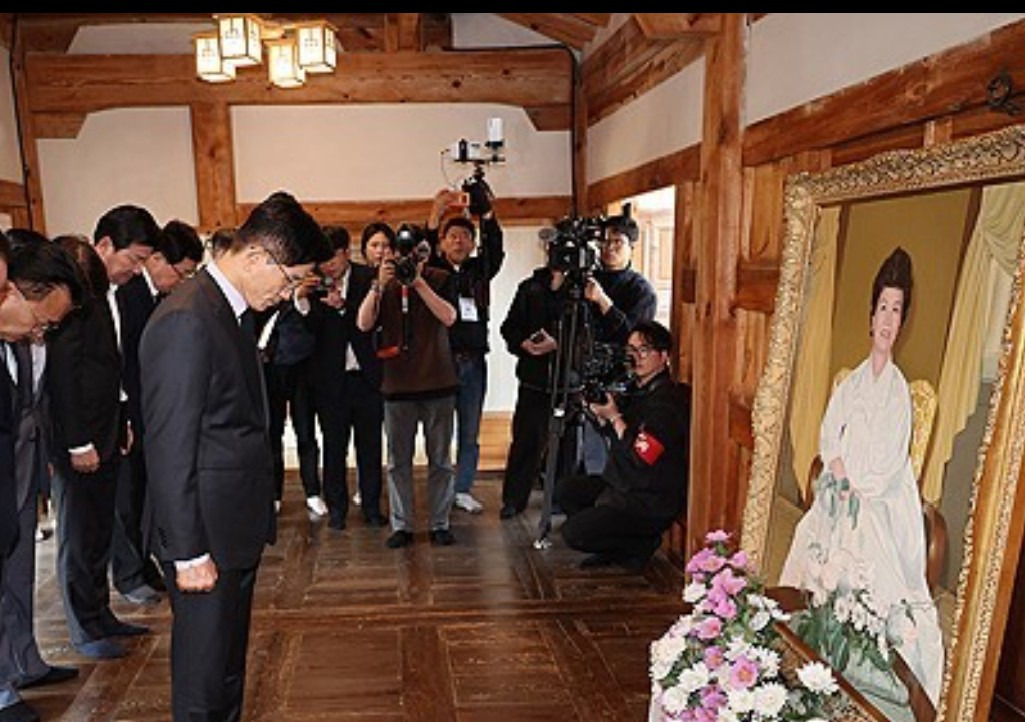 韩国总统候选人要修改党章了











你绝对想不到，一个总统候选人为