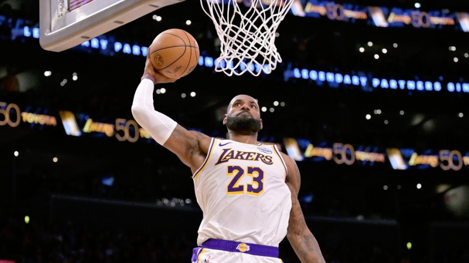 止血回血还提气！湖人狂胜国王，一场抵三场的快乐你懂吗