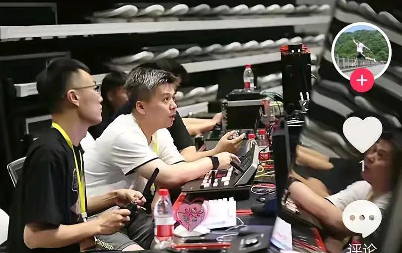 过去的辉煌不在了，兰姐也彻底退出、不再直播了。
湛兰321离开后，人气和销量都下