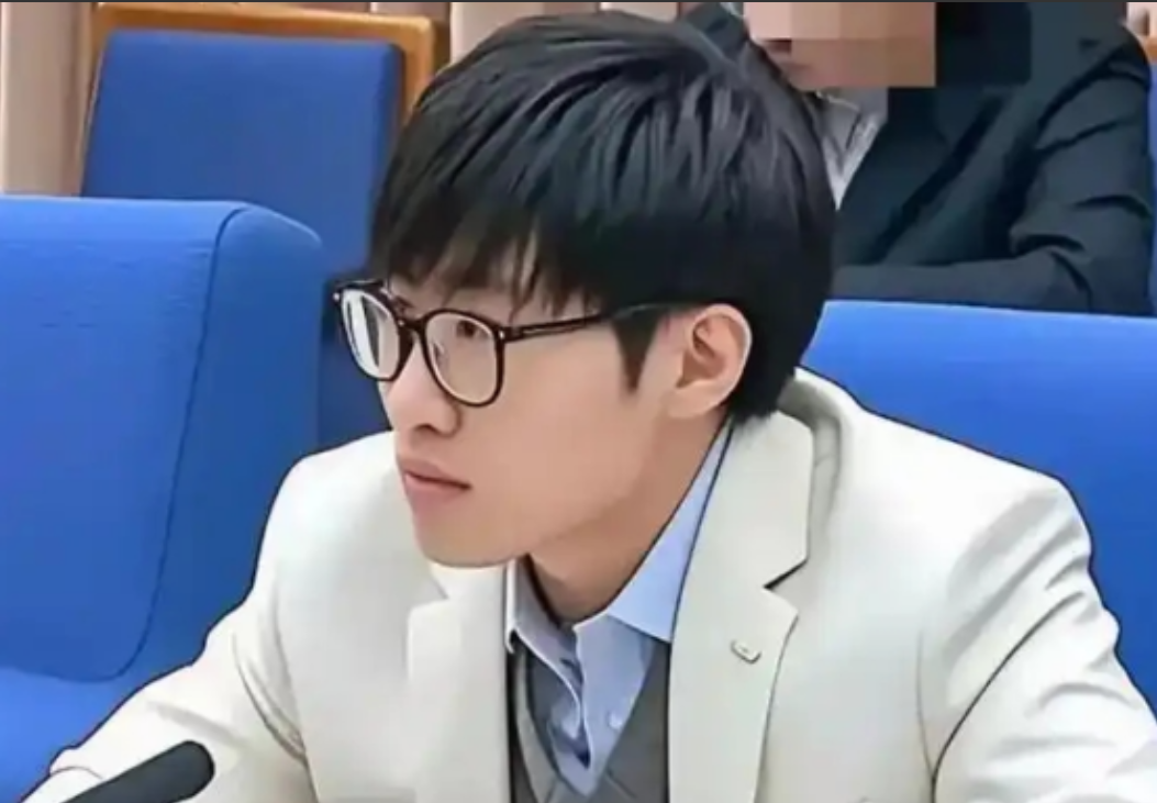 万万没想到，半年不到DeepSeek就跌落神坛了？月均下载量暴跌 72.2%！周