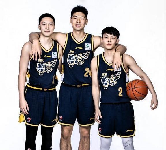 胡明轩比徐杰更适合当cba票王！
一、带伤作战
二、兢兢业业
三、胡明轩是广东宏