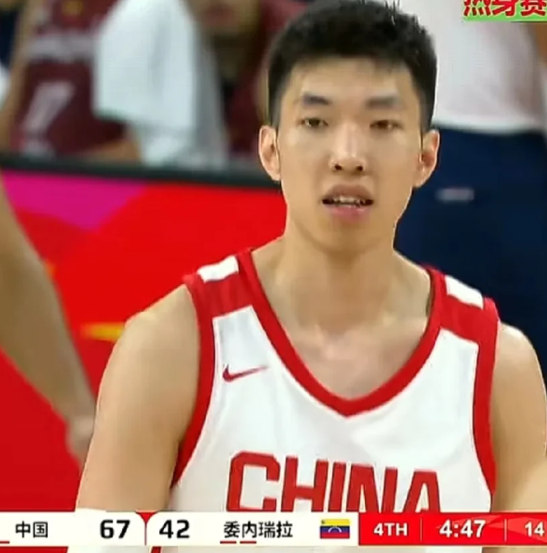 中国男篮热身赛狂胜委内瑞拉!胡金秋依然是中国男篮的镇队之宝。

出场16分钟，投
