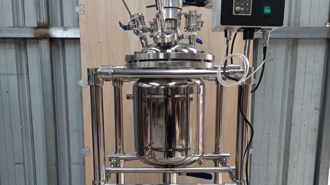 如何检查双层玻璃反应釜的密封性是否良好？