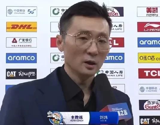 刘炜谈新疆男篮战胜上海男篮：
“这场比赛，我们慢慢找回了之前的比赛状态和强度，还