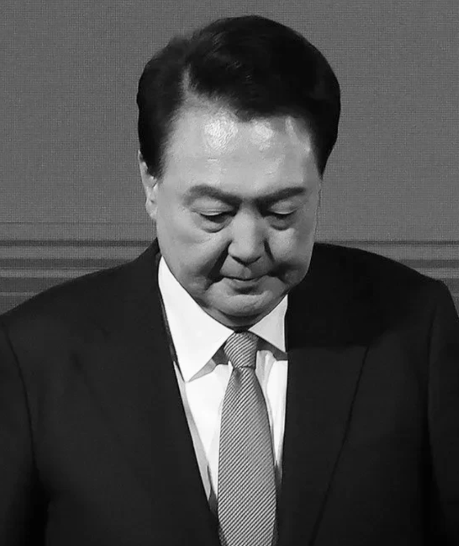 我猜到尹锡悦栽了，我没猜到会这么判决!
7月25日，首尔法院裁定，尹锡悦向104