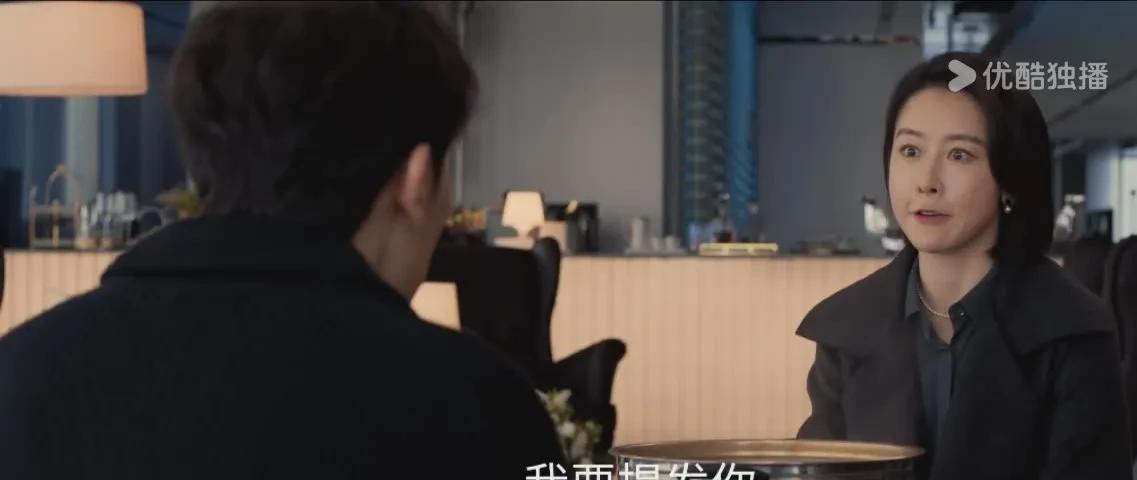 《以法之名》李人骏老婆被陈胜龙威胁了，因为那个价值百万的房子
陈胜龙跟柳韵摊牌了
