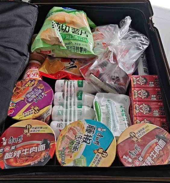 坐一百个小时火车够吗？感觉还要再填两包泡面?