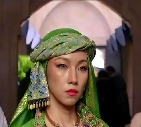 那尔那茜要是没出这事，活生生的娱乐圈潜力股。

看《长安的荔枝》预告可太有意思了