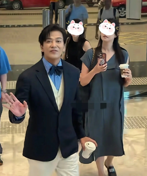张柏芝的前男友陈晓东香港被偶遇，50岁相貌大变，不过一家四口还挺幸福！ 