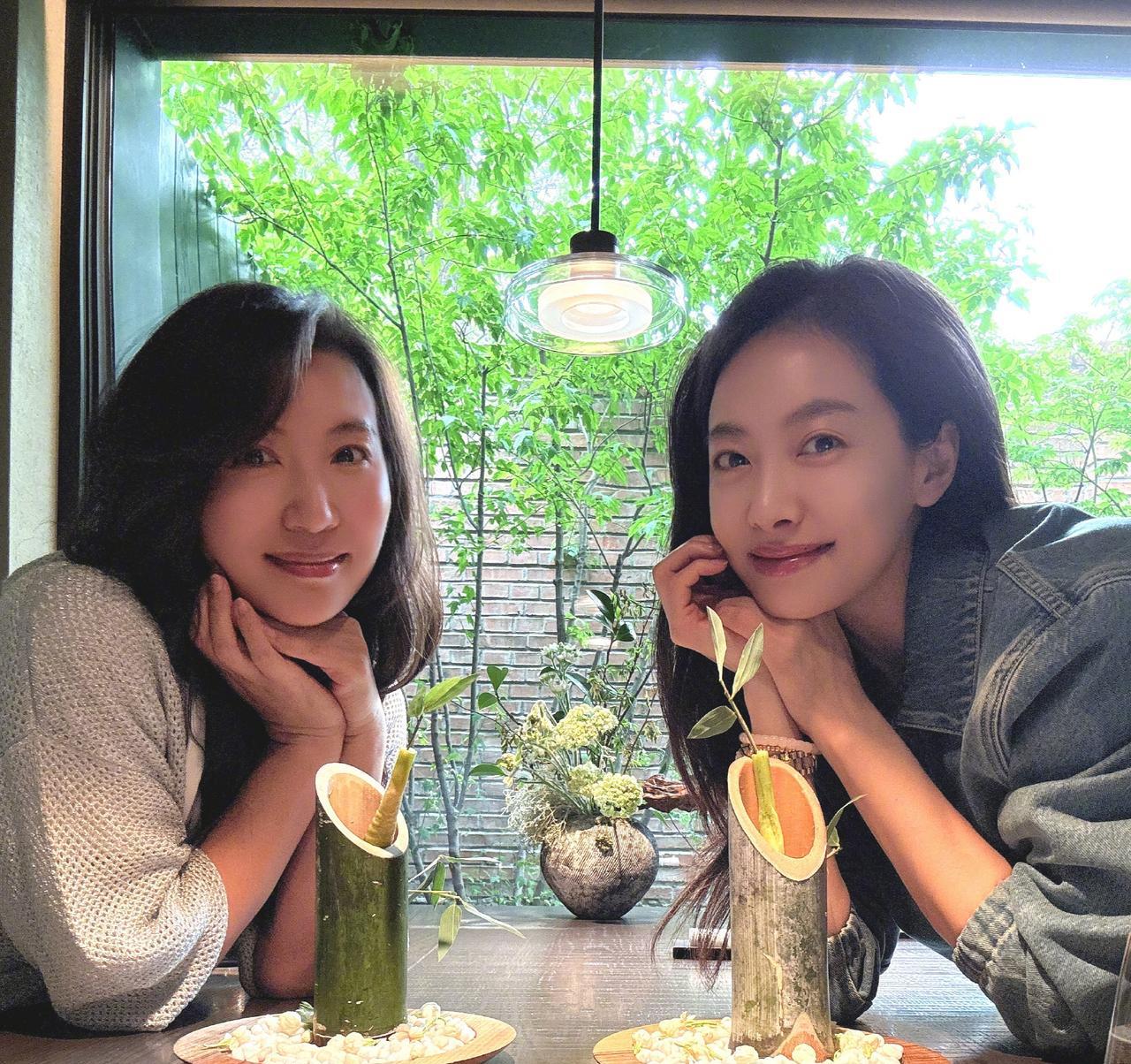 宋茜又约饭了，这次是陈好。
视觉一顿享受后，我发现了这对姐妹花很有意思的3个点。