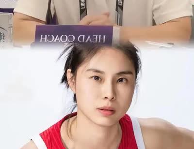 现在的女篮必须进行人员的调整。

像李缘这样的球员必须请出国家队！理由很简单