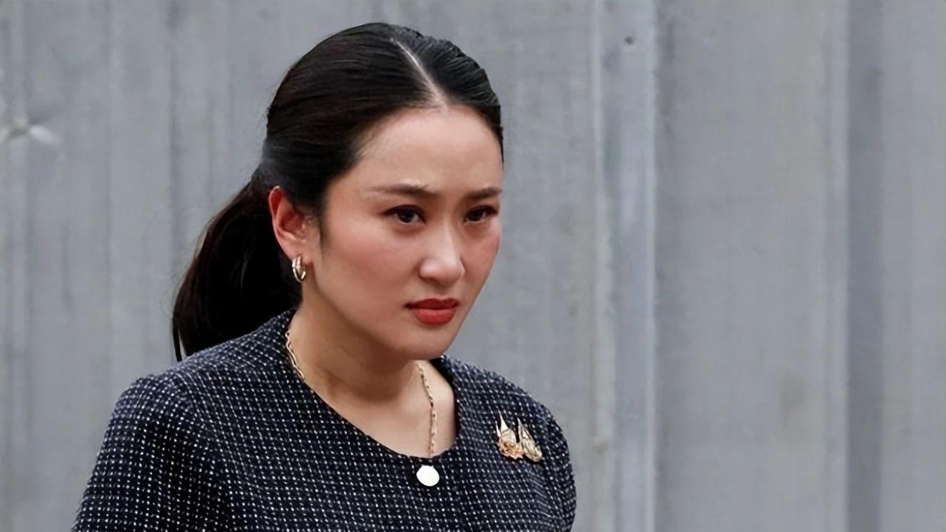 佩通坦已不在乎总理宝座，特申请延期15天，只为“报答”叔叔洪森？