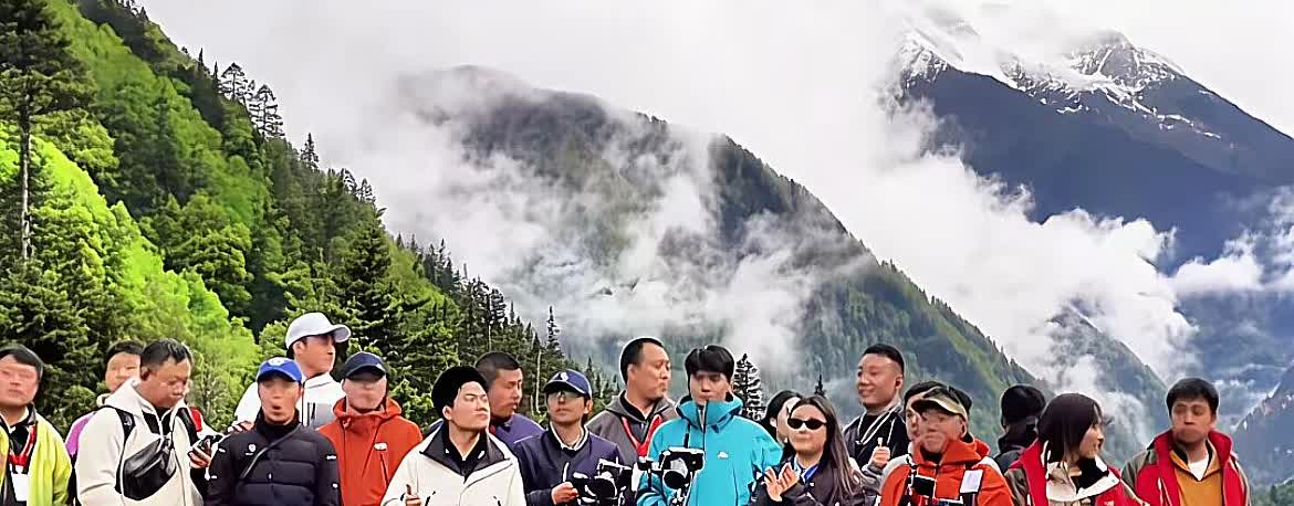 董宇辉这行动力，绝了！说低头做事就真闷头干！与辉同行的摄影天团都杀到安康连夜布景