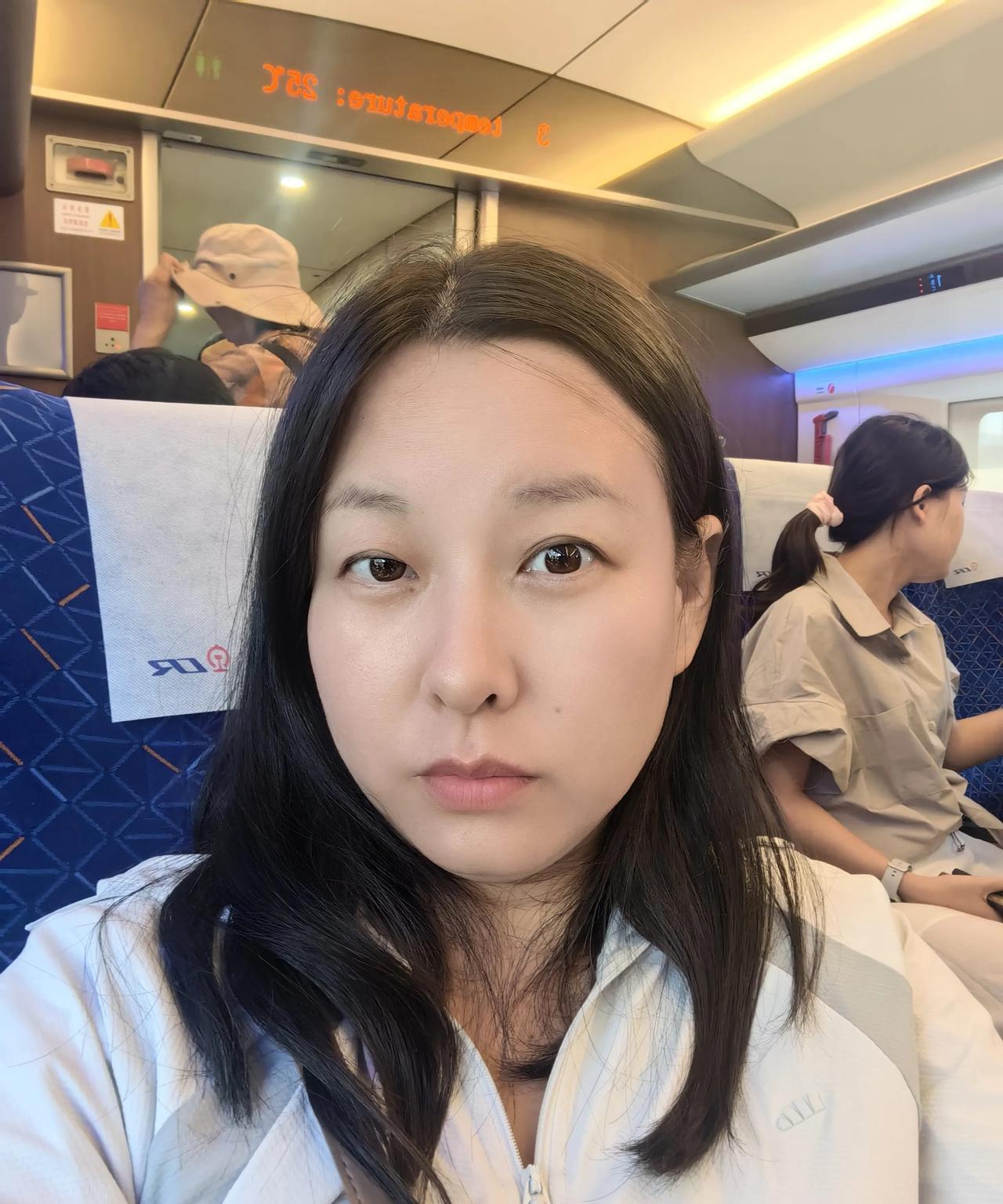 去游玩为何一开始没带儿子，我以为儿子不去
还有我打算去玩，玩差不多了直接送女儿回